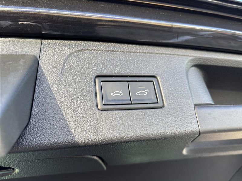 Volkswagen Passat 2,0 TDI 147kW Elegance DSG - fotka 15 z 46