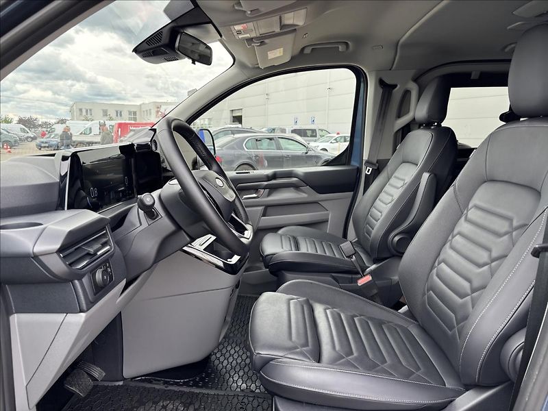 Ford Tourneo Custom 2,0 EcoBlue Titanium 125kW L1 - fotka 21 z 44