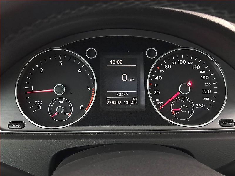 Volkswagen Passat (2014) 2.0 TDI, Navi, Xenony - fotka 11 z 23