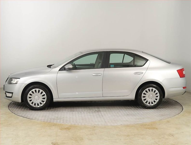 Škoda Octavia (2014) 1.6 TDI, Tempomat - fotka 3 z 21