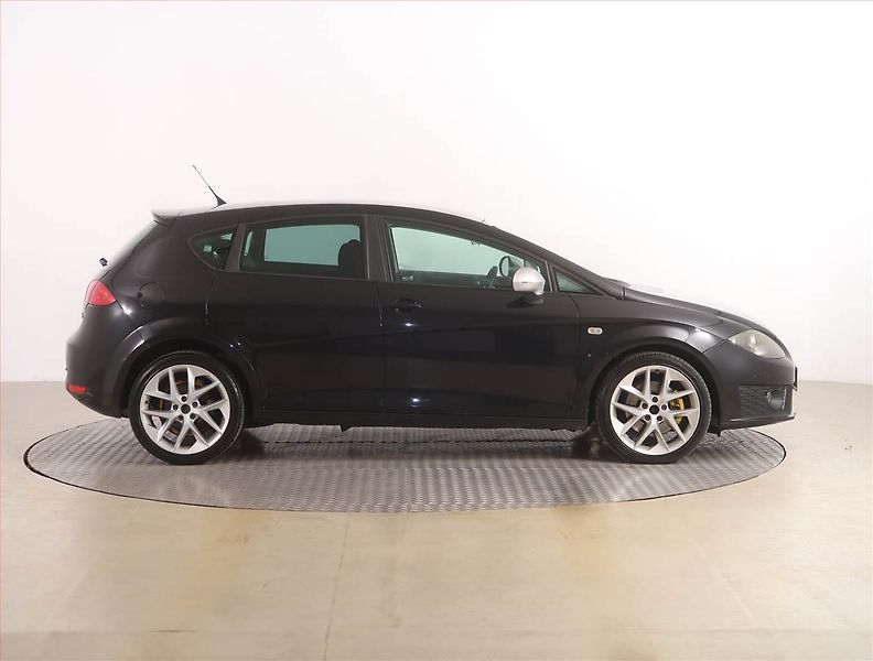 Seat Leon (2010) 2.0 TDI FR, Tempomat - fotka 6 z 16