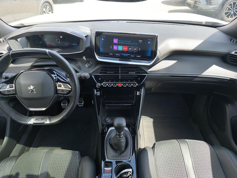 Peugeot 2008 2020 GT Line 1.2 PT 96kW  - fotka 11 z 34