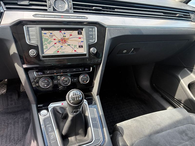 Volkswagen Passat 2.0 TDi 110 kW 4x4 HighLine ČR - fotka 18 z 26