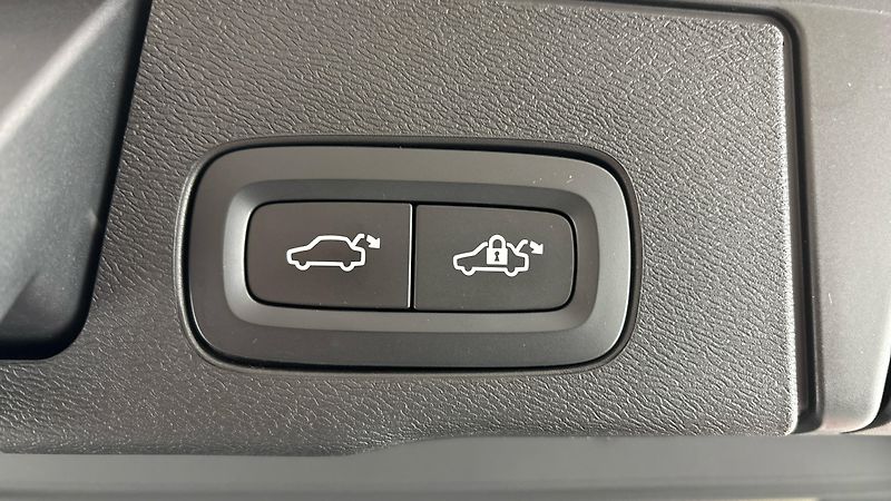Volvo XC60 2.0 B5 AUT AWD Inscription - fotka 20 z 31