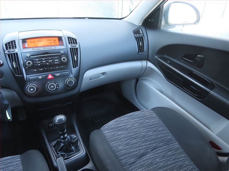 Kia Ceed (2008) 1.4 CVVT, po STK - fotka 8 z 15