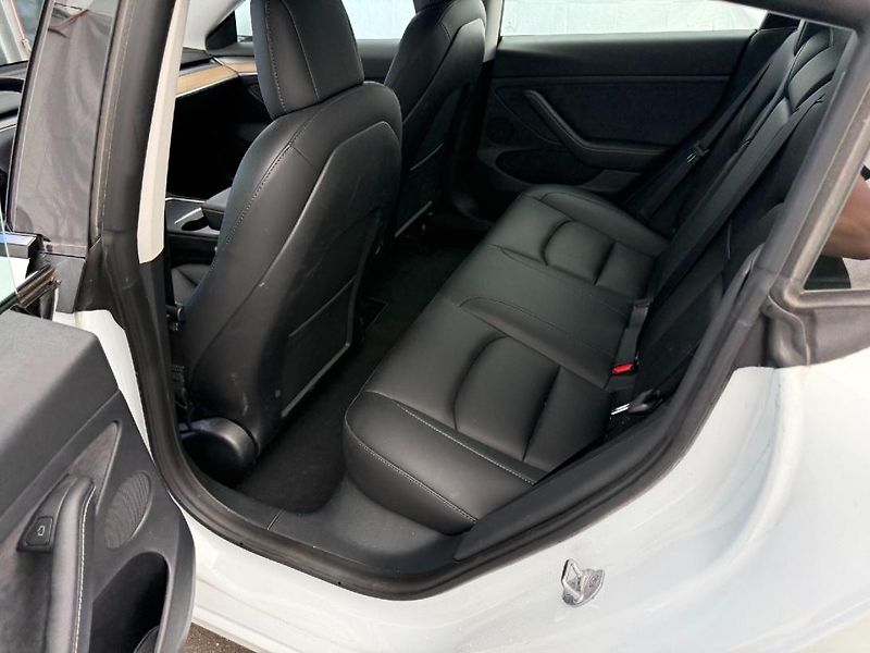 Tesla Model 3 STANDART RANGE 208w SOH 96,0% - fotka 7 z 10