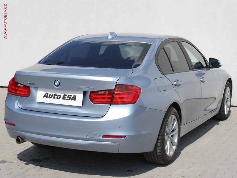 BMW Řada 3 (2015) 2.0D xDrive, ČR, AT, bixen - fotka 4 z 19