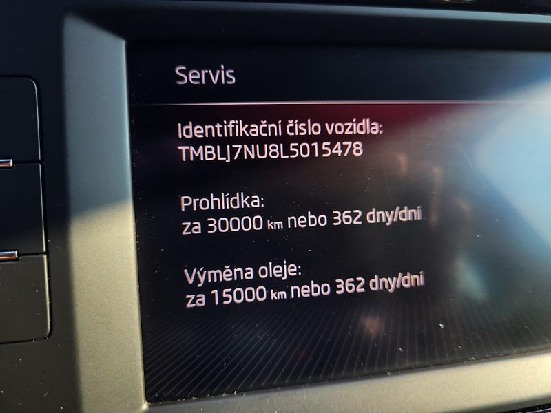 Škoda Karoq 2.0 TDi DSG 4x4 SPORTLINE - fotka 44 z 47