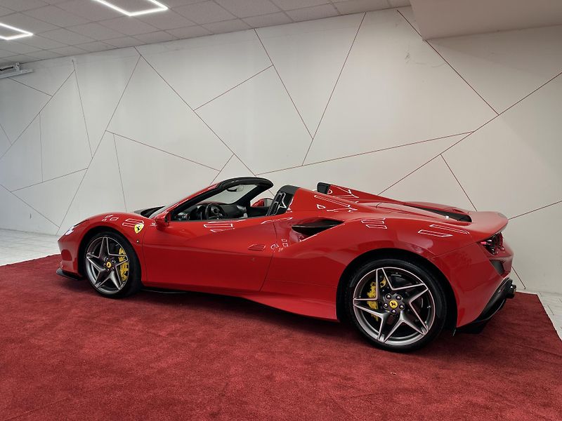 Ferrari F8 (2022) Spider*LIFT*DISPLAY*TEMPOMAT - fotka 5 z 18
