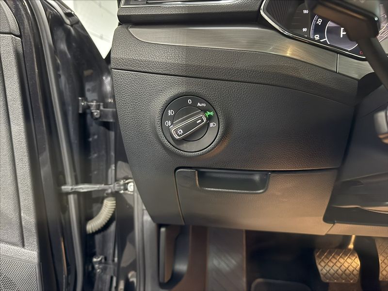 Škoda Superb 1,5   TSI DSG STYLE PLUS PANO - fotka 15 z 43