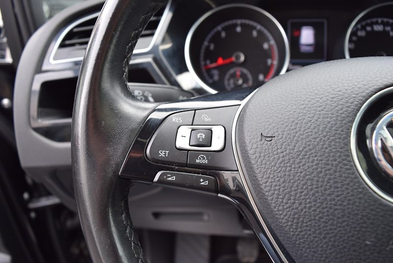 Volkswagen Touran (2018) 1.4TSI 110kw HIGHLINE TAŽ LED - fotka 35 z 50