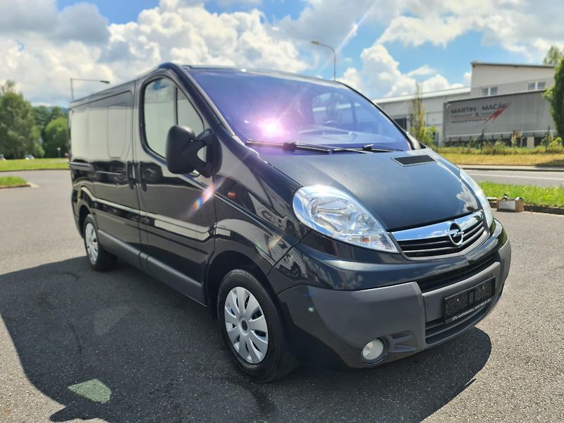Opel Vivaro (2011) 2.0 CDTi 84-KW 8-MÍST KLIMA TE - fotka 5 z 39
