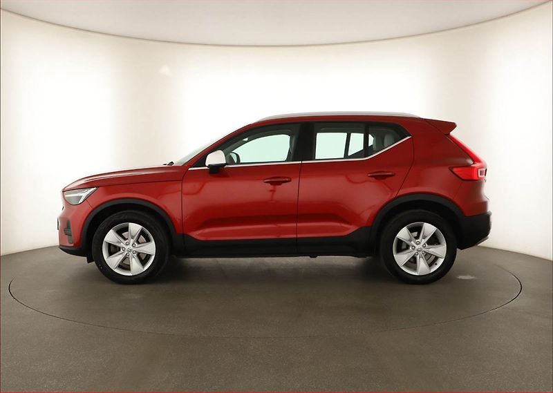 Volvo XC40 (2022) Plus B4 - fotka 3 z 17