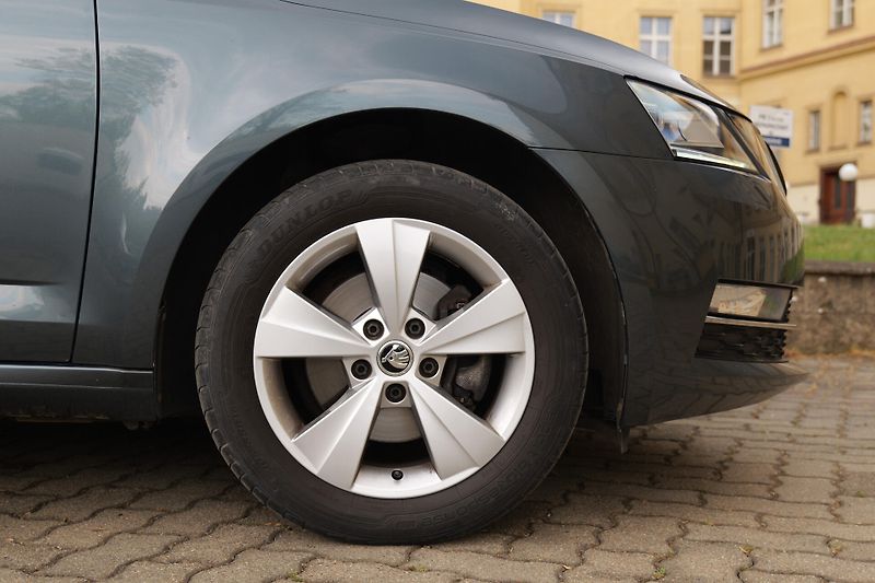 Škoda Octavia 1.5 TSI 110 kW Style LED Tažné - fotka 11 z 35