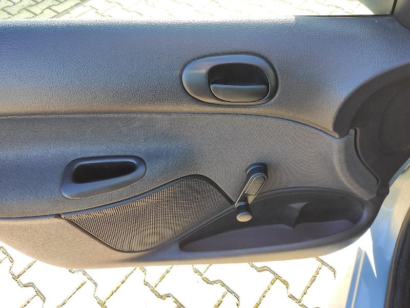 Peugeot 206 (2007) 1.4i 75k MAN5  - fotka 19 z 21