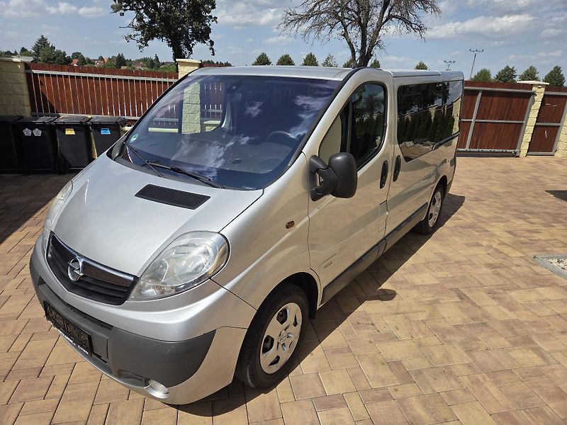 Opel Vivaro (2011) 2.0CDTI 84Kw  9-Míst - fotka 3 z 40