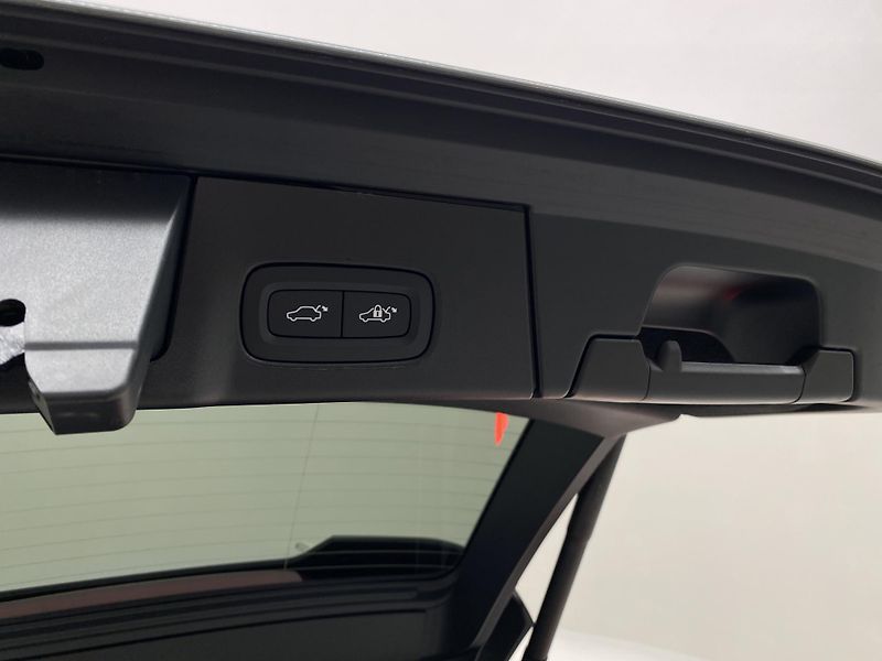 Volvo V90 T6 AWD RECHARGE CORE REZERVACE - fotka 32 z 60