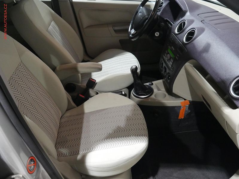 Ford Fusion (2005) 1.6TDCI, ČR, AC, STK11/27 - fotka 12 z 16