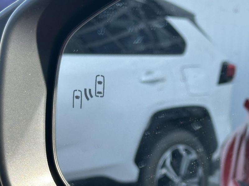 Toyota C-HR (2026) 2.0 PHEV - GR SPORT  - fotka 6 z 27