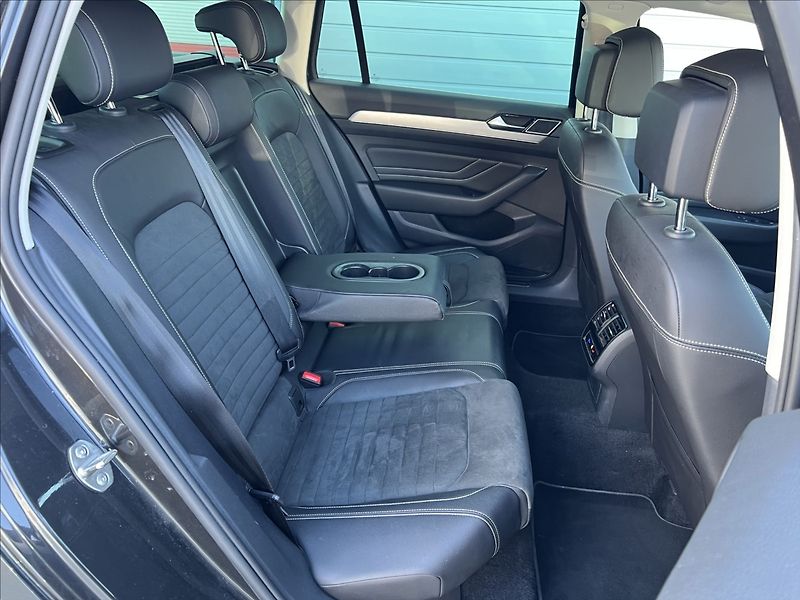 Volkswagen Passat 2,0 TDi DSG ELEGANCE MATRIX - fotka 18 z 32