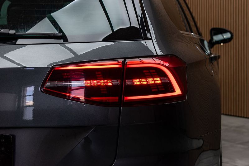 Volkswagen Passat 2.0 Bi-TDI R-LINE*N.TOPENÍ*ACC - fotka 36 z 40