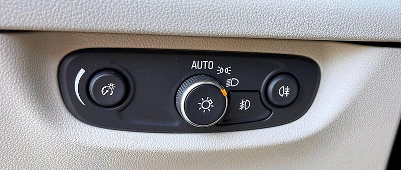 Opel Insignia (2018)  2.0 CDTI AUTOMAT 2018 125KW - fotka 12 z 30