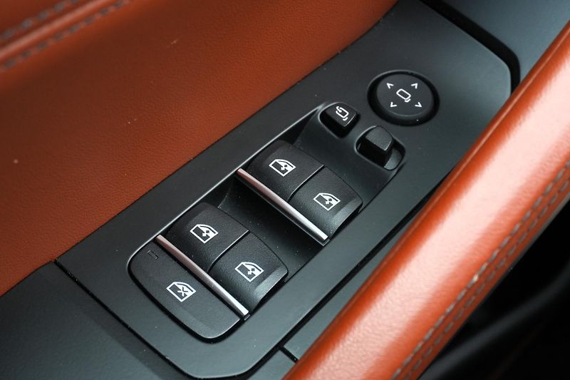 BMW X6 40i xDrive, ČR, Masáž, Webasto - fotka 32 z 44
