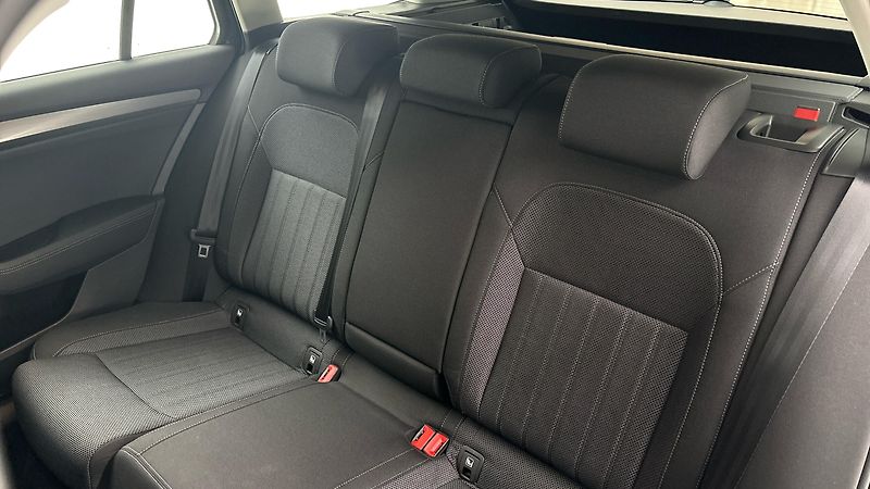 Škoda Superb 2.0 TDI DSG Style Combi - fotka 16 z 26