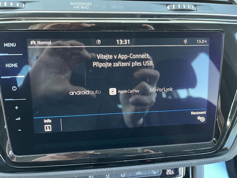 Volkswagen Touran (2020) 2.0TDI DSG VÝB*13000€ HIGHLINE - fotka 23 z 48
