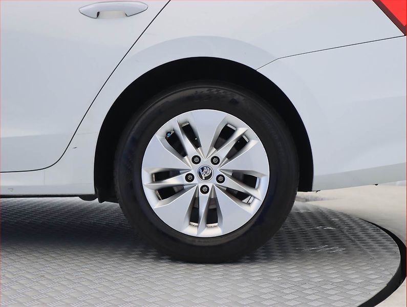 Škoda Octavia (2021) 2.0 TDI, Automat, Serv.kniha - fotka 15 z 24