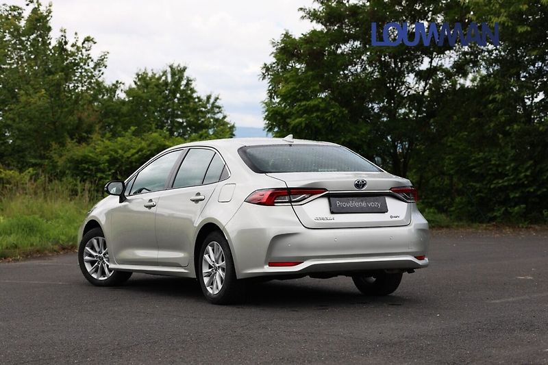 Toyota Corolla 1.8 HEV CVT COMFORT TECH - fotka 22 z 24