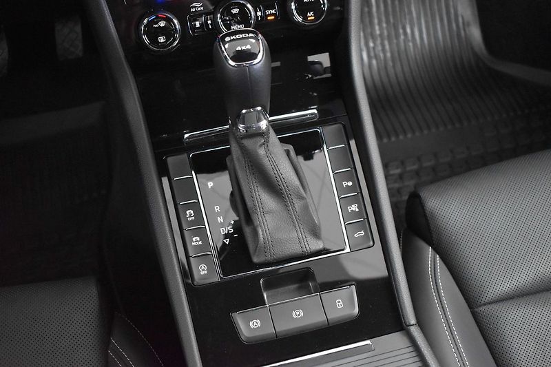 Škoda Superb TDI 147kW 4x4*L&K*WEBASTO*ČR 1 - fotka 25 z 48