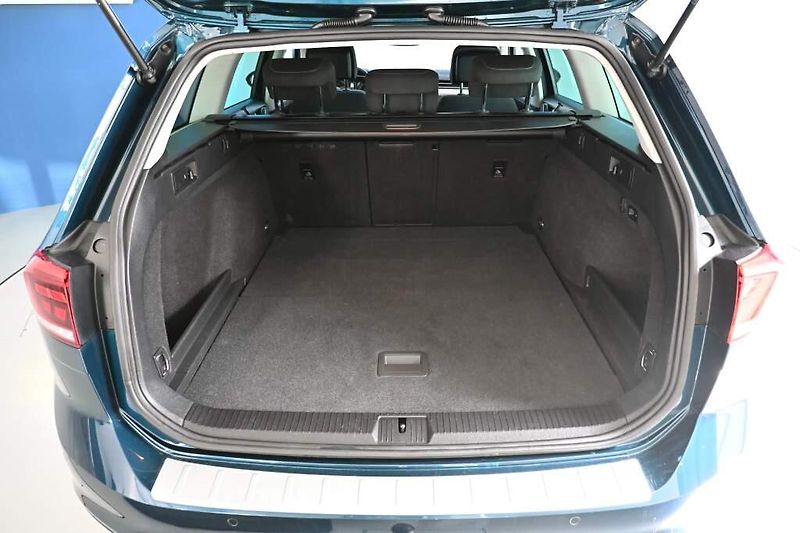 Volkswagen Passat (2023) 2.0 LED DSG ACC Kamera Tažné T - fotka 8 z 34