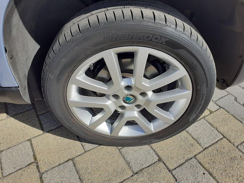 Škoda Yeti (2011) 1.4 TSI AMBIENTE - fotka 17 z 33