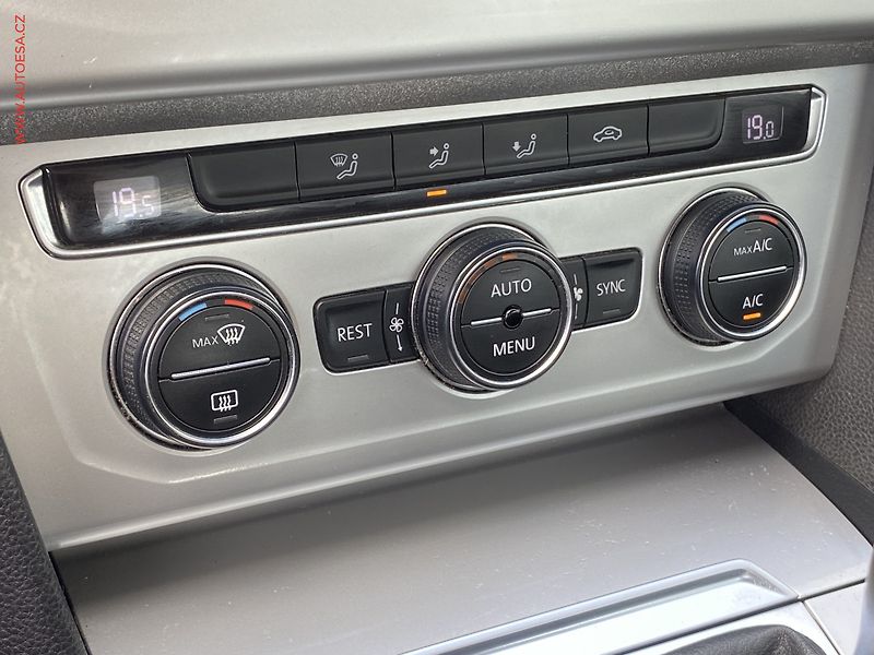 Volkswagen Passat (2015) 2.0TDi, ČR, AC, kamera - fotka 15 z 18