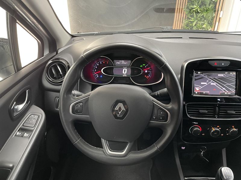 Renault Clio 0.9 TCe ČR 1.MAJ REZERVACE  - fotka 22 z 28