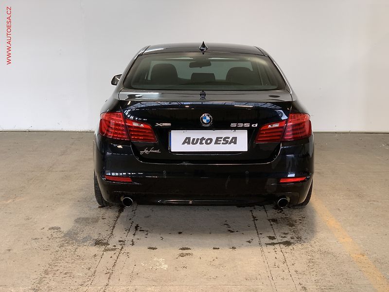 BMW Řada 5 (2015) 3.0D 535d xDrive, AT, navi - fotka 5 z 17