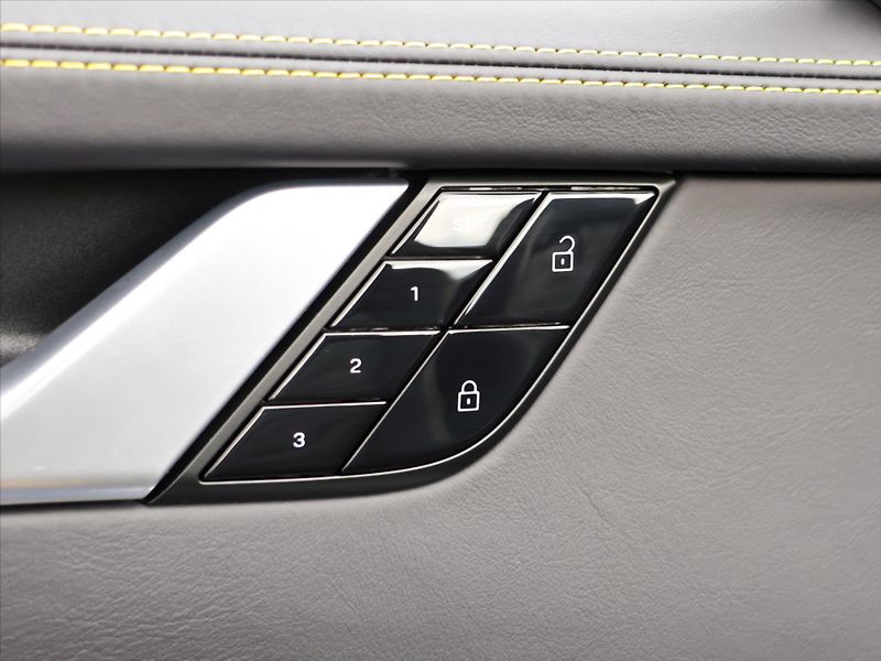 Porsche 911 Carrera S 3,0 V6 331kW 7MAN DP - fotka 24 z 50