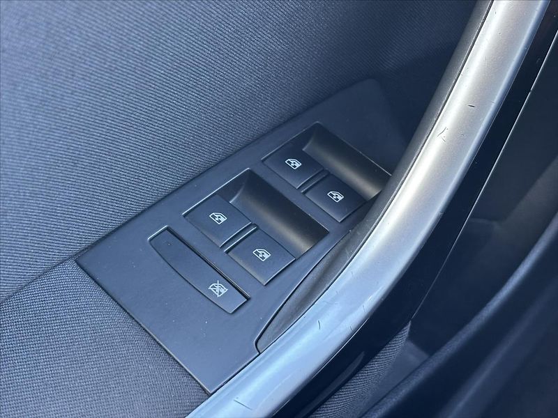 Opel Astra 1,7 CDTi 81kW Cosmo NAVI TAŽNÉ - fotka 23 z 34