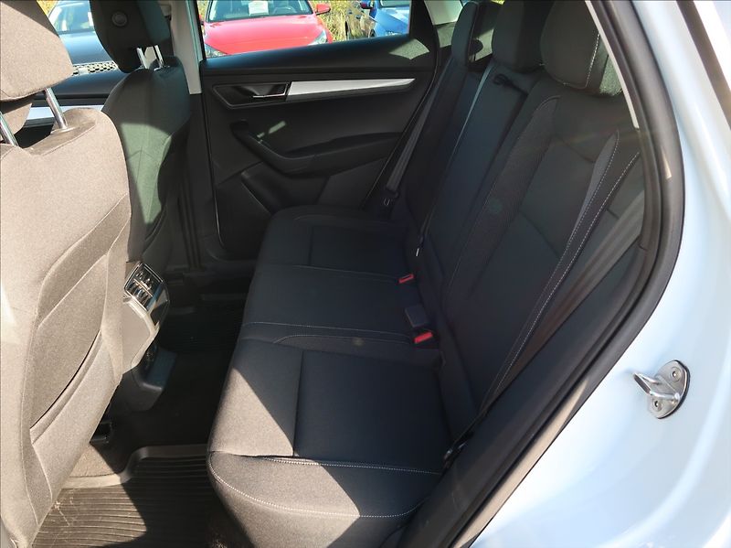Škoda Karoq 2,0 TDi,110kW,1majČR,4x4,DPH - fotka 18 z 28
