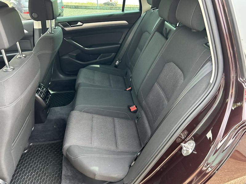 Volkswagen Passat (2018) 2,0TDI Comfortline TOP!!! - fotka 15 z 27