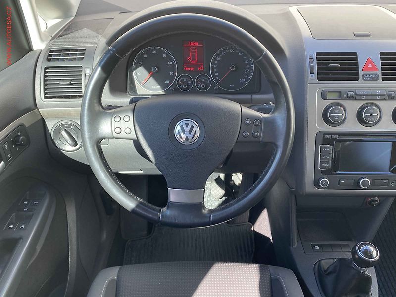 Volkswagen Touran (2010) 1.6i, Freestyle, navi - fotka 11 z 17