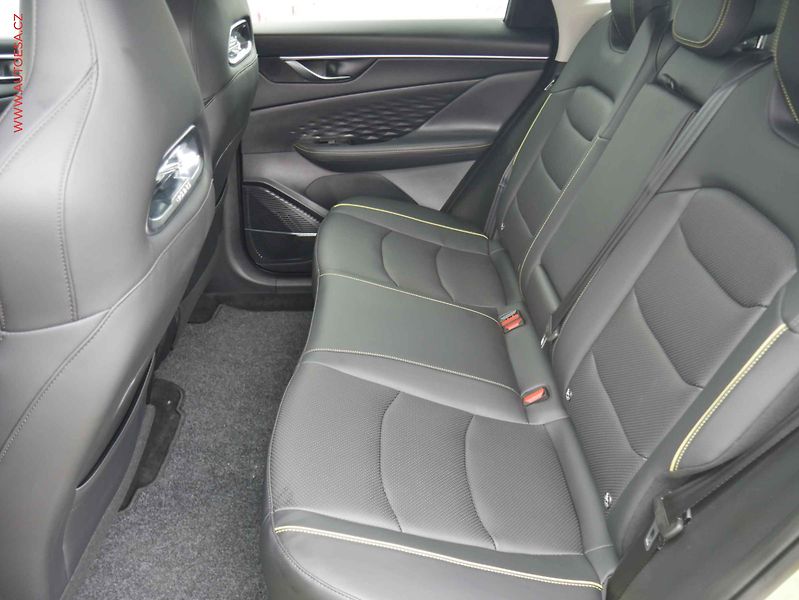 BAIC X55 (2025) 1.5I, ČR, AT, LED, panorama - fotka 10 z 15