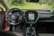 Pohledný, ale především účelný - takový je interiér Subaru Crosstrek.
