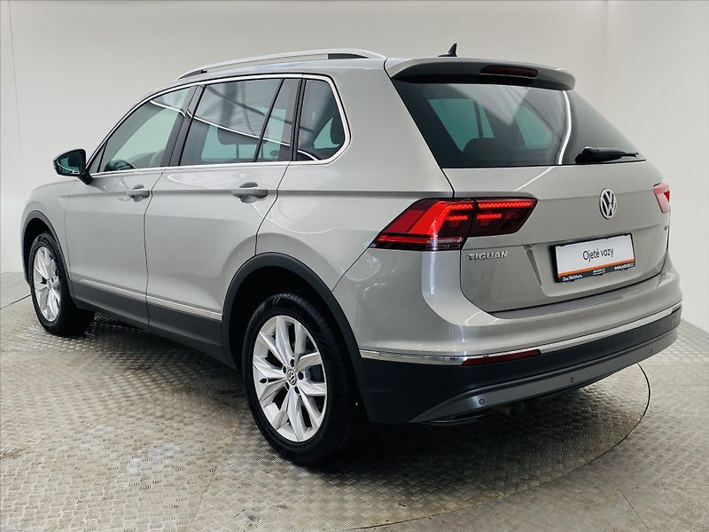 Volkswagen Tiguan 2,0 TDI DSG 4x4 Highline - fotka 2 z 24