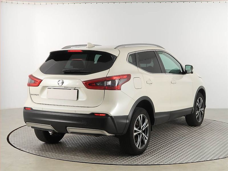 Nissan Qashqai (2019) 1.3 DIG-T, Navi, Tempomat - fotka 5 z 17