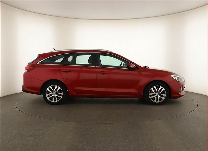 Hyundai i30 (2018) 1.4 T-GDI, ČR,1.maj - fotka 6 z 14