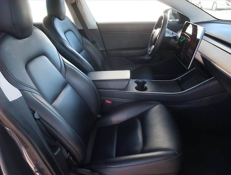 Tesla Model 3 (2019) Long Range 4WD 78kWh, SoH 75% - fotka 9 z 26