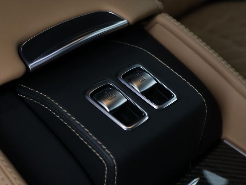 Mercedes-Benz Třídy G 6,0 650 Maybach Landaulet AMG - fotka 28 z 97