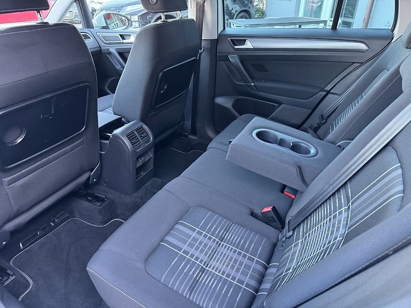 Volkswagen Golf Sportsvan (2015) 1.4TSi DSG Xenony Navi Tažné Z - fotka 23 z 50